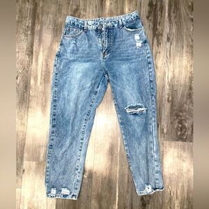 Ripped skinny jeans